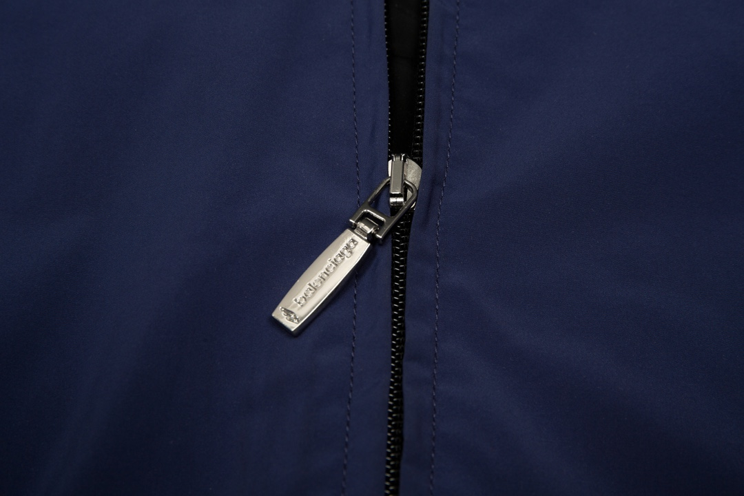 【BALENCIAGA  公式旗艦店】バレンシアガ    ジャケット着 好評に付き再入荷！250108