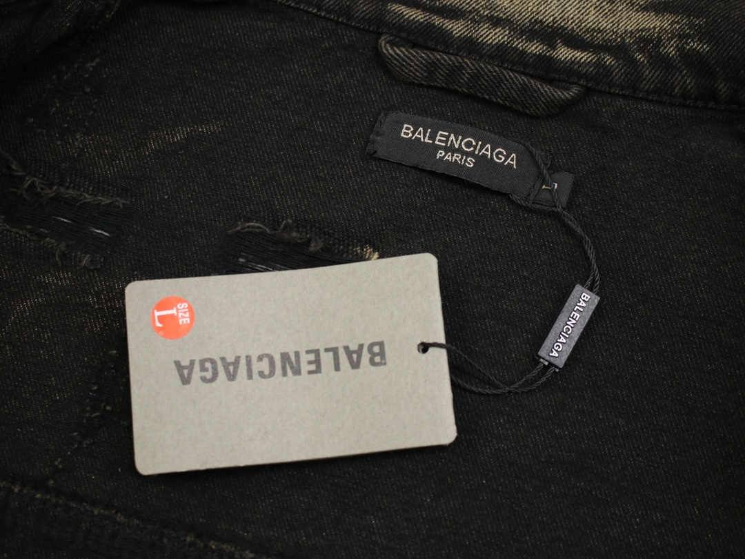 【BALENCIAGA  公式旗艦店】バレンシアガ    ジャケット着 好評に付き再入荷！250108