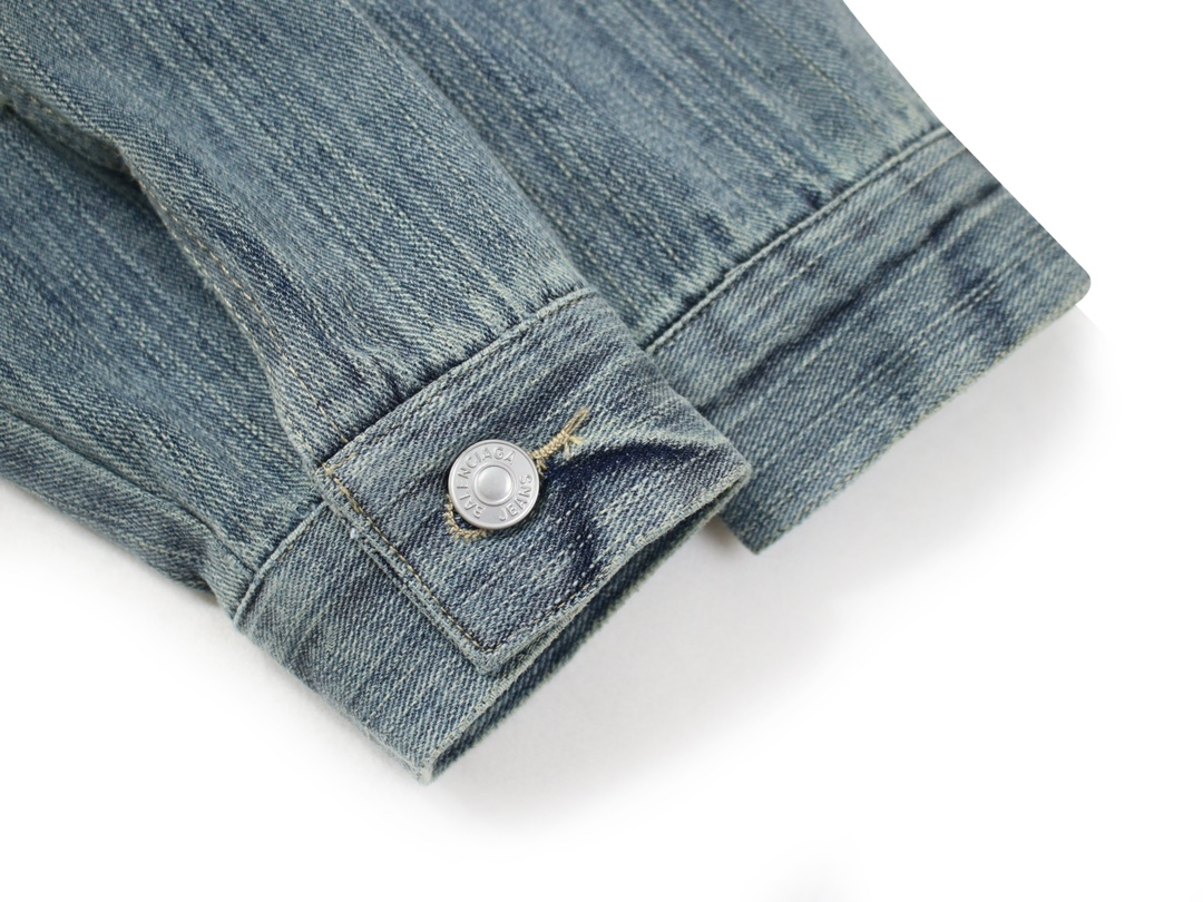 【BALENCIAGA  公式旗艦店】バレンシアガ    ジャケット着 好評に付き再入荷！250108