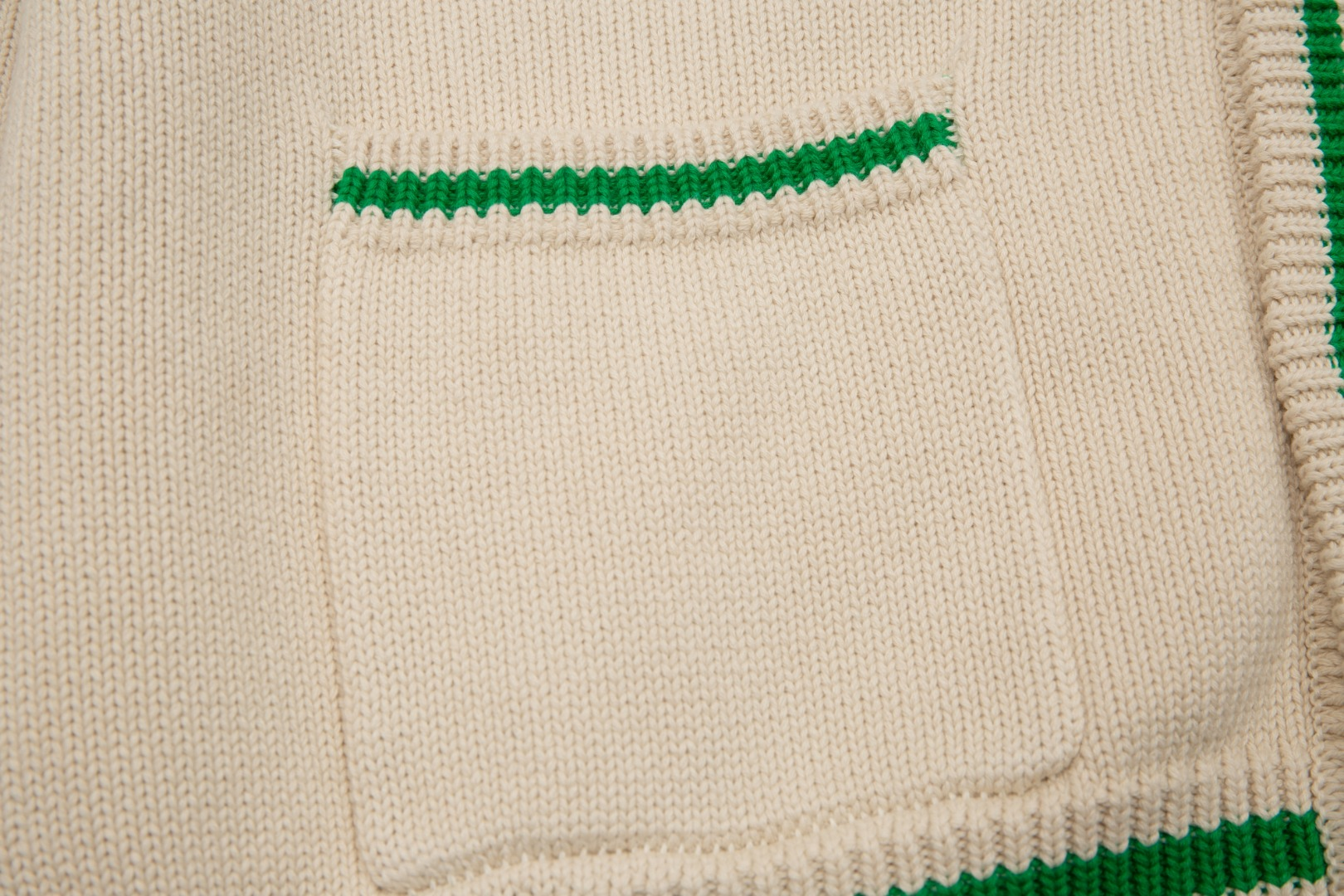 【GUCCI 公式旗艦店】グッチ  セーター好評に付き再入荷！250108