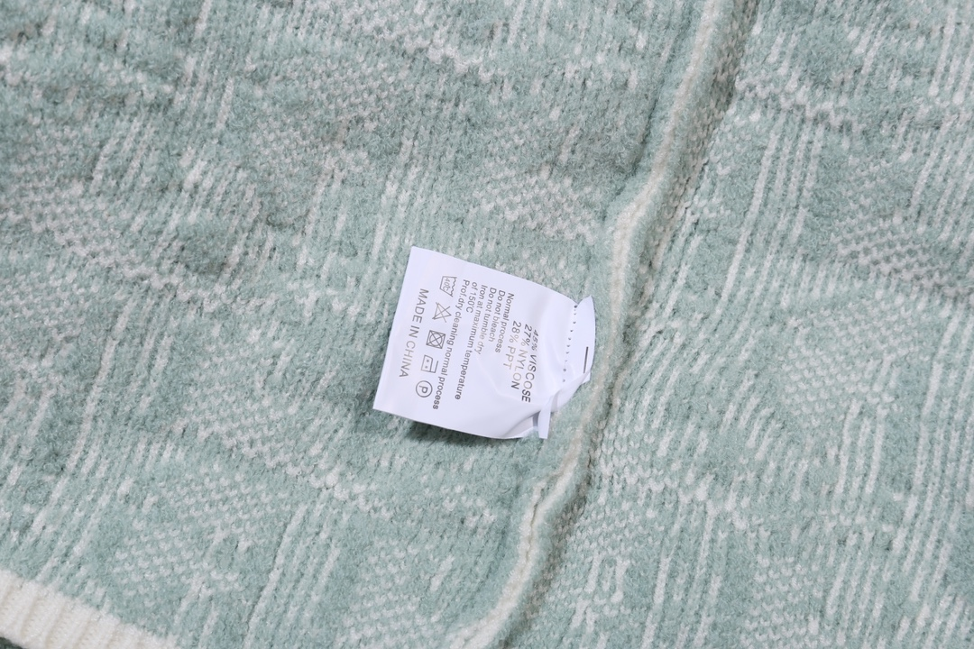 【DIOR  公式旗艦店】ディオール  セーター好評に付き再入荷！250108