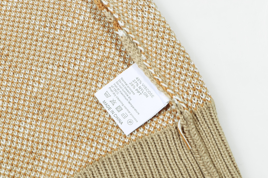 【DIOR  公式旗艦店】ディオール  セーター好評に付き再入荷！250108