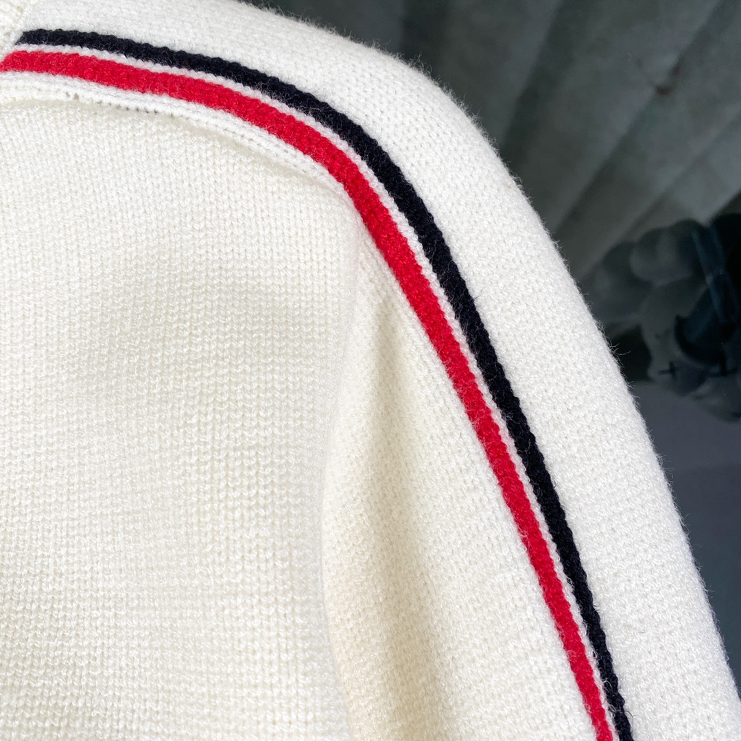 【DIOR 公式旗艦店】ディオール  セーター好評に付き再入荷！250108