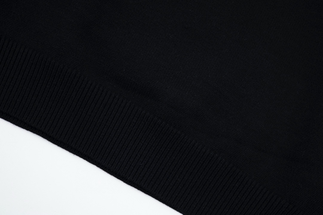 【BALENCIAGA  公式旗艦店】バレンシアガ   セーター好評に付き再入荷！ 250109