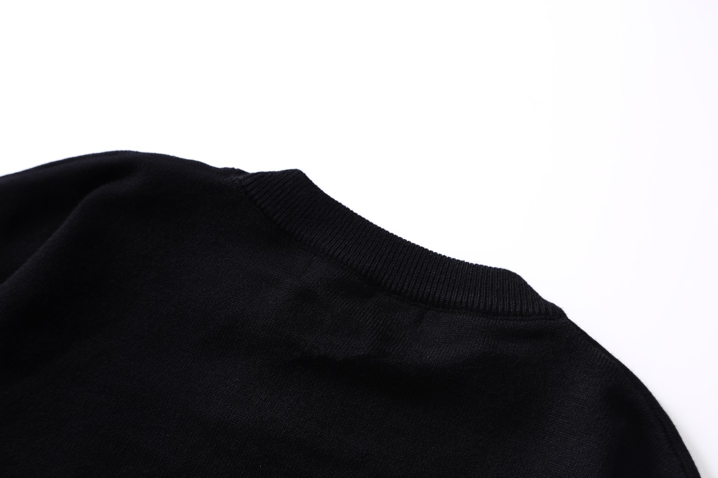 【DIOR  公式旗艦店】ディオール  セーター好評に付き再入荷！250108