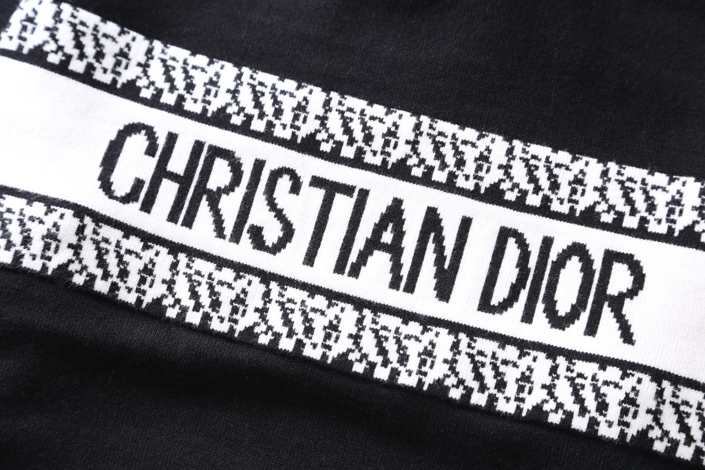 【DIOR  公式旗艦店】ディオール  セーター好評に付き再入荷！250108