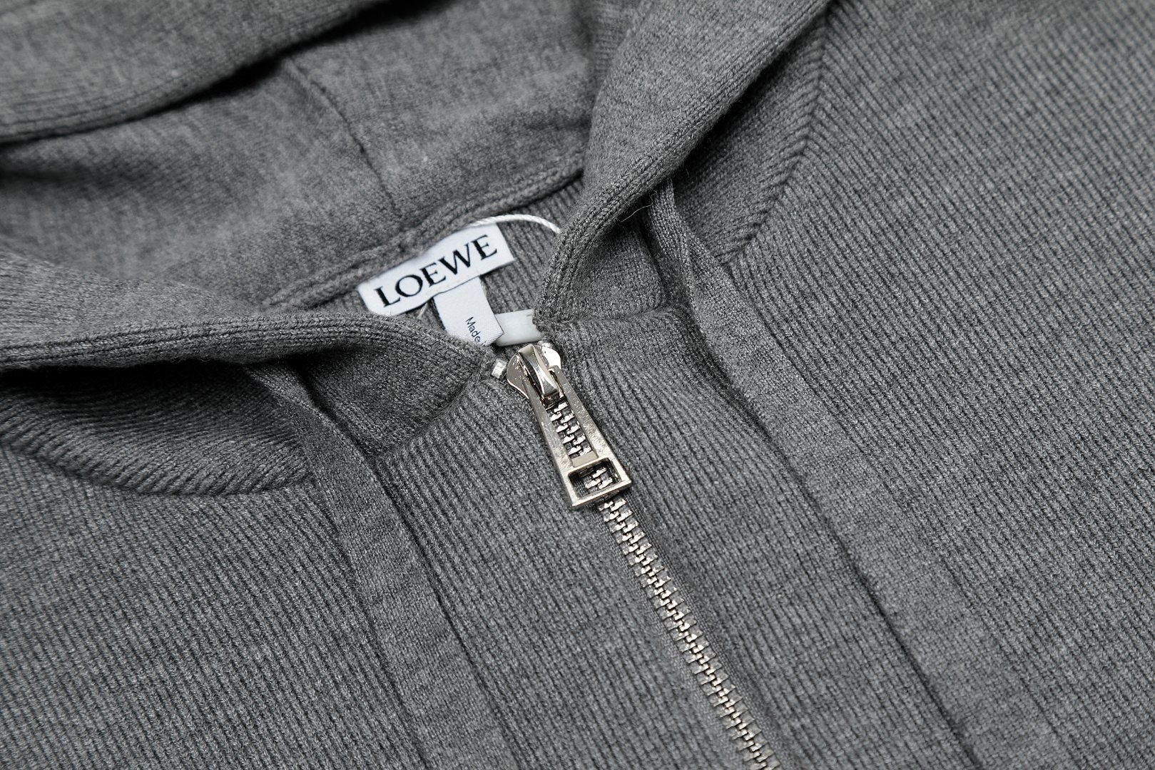 【BALENCIAGA  公式旗艦店】バレンシアガ   セーター好評に付き再入荷！ 250109