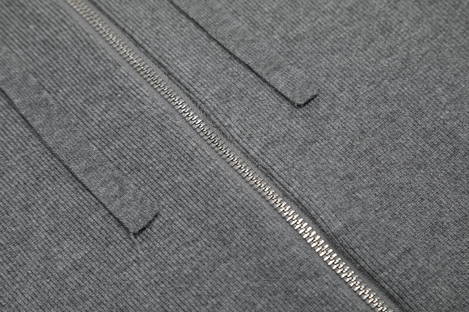 【BALENCIAGA  公式旗艦店】バレンシアガ   セーター好評に付き再入荷！ 250109