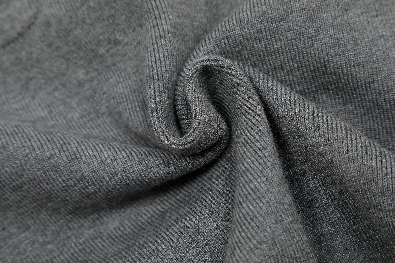 【BALENCIAGA  公式旗艦店】バレンシアガ   セーター好評に付き再入荷！ 250109