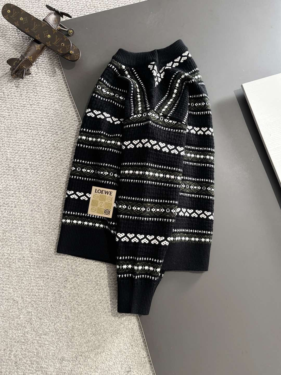 【LOEWE  公式旗艦店】ロエベ  ジャケット着 ご好評に付き再入荷！250107