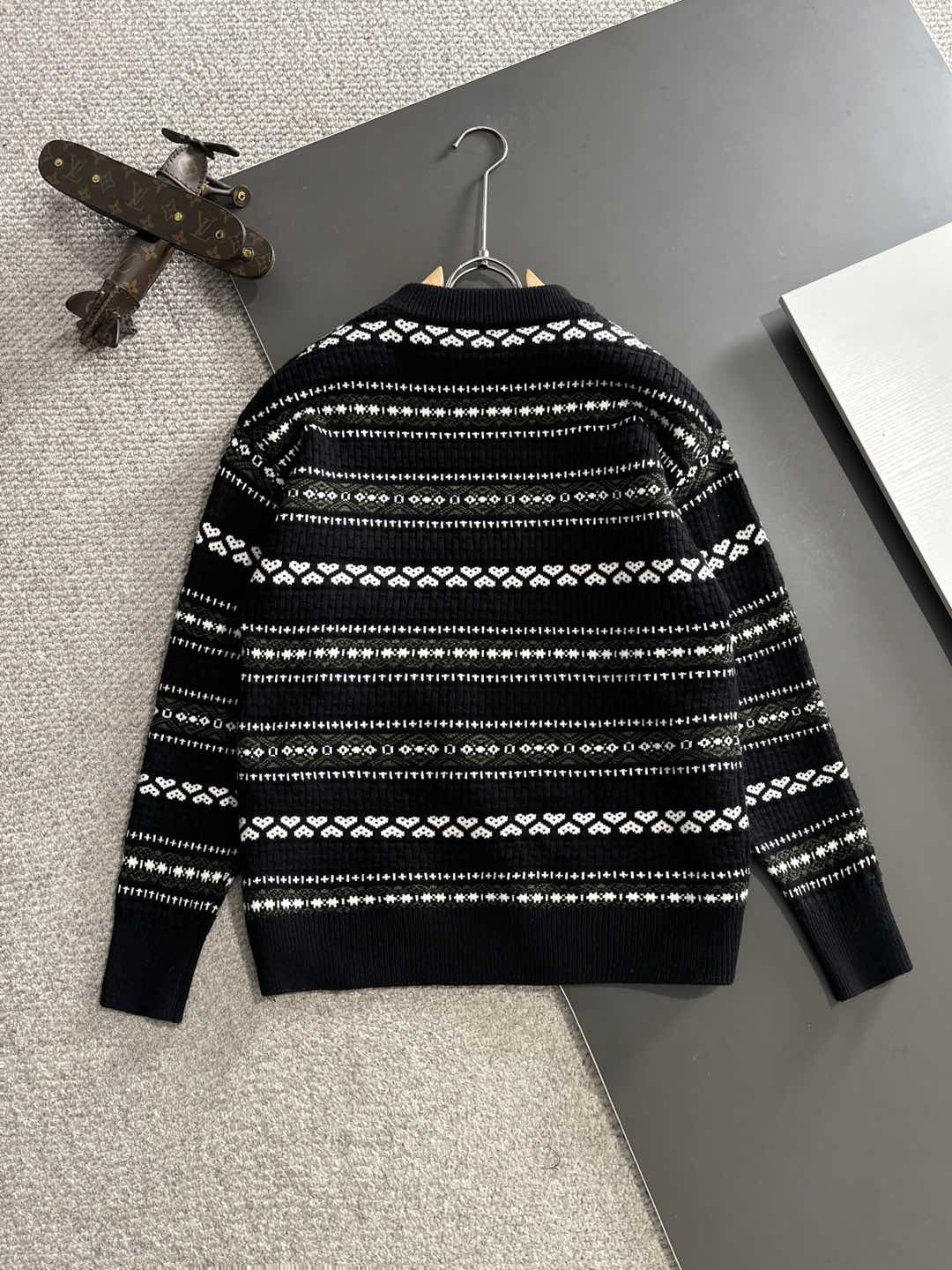 【LOEWE  公式旗艦店】ロエベ  ジャケット着 ご好評に付き再入荷！250107