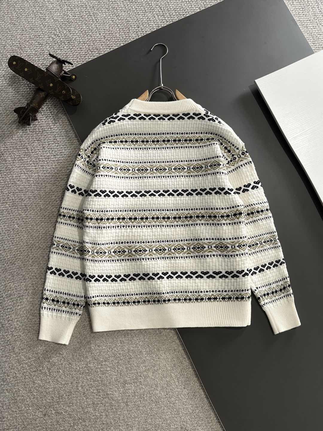 【LOEWE  公式旗艦店】ロエベ  ジャケット着 ご好評に付き再入荷！250107