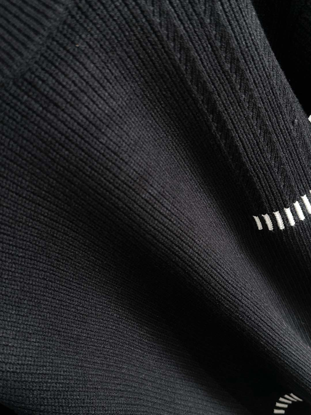 【LOEWE  公式旗艦店】ロエベ  セーター ご好評に付き再入荷！250107