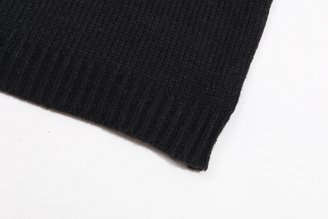 【OFF-WHITE   公式旗艦店】OFF-WHITE   セーター好評に付き再入荷！250109