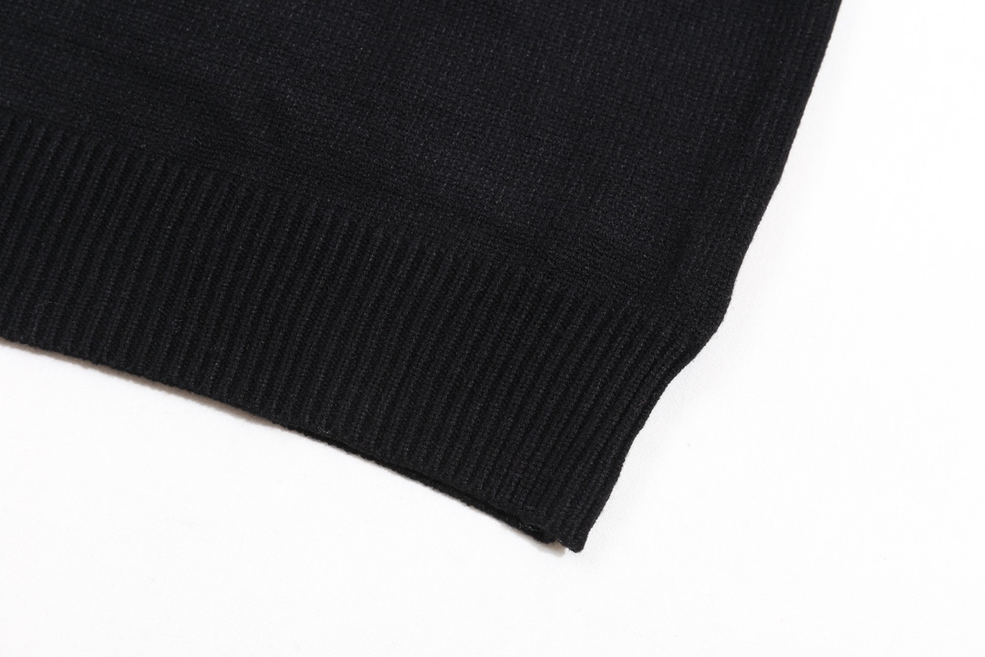 【OFF-WHITE   公式旗艦店】OFF-WHITE   セーター好評に付き再入荷！250109