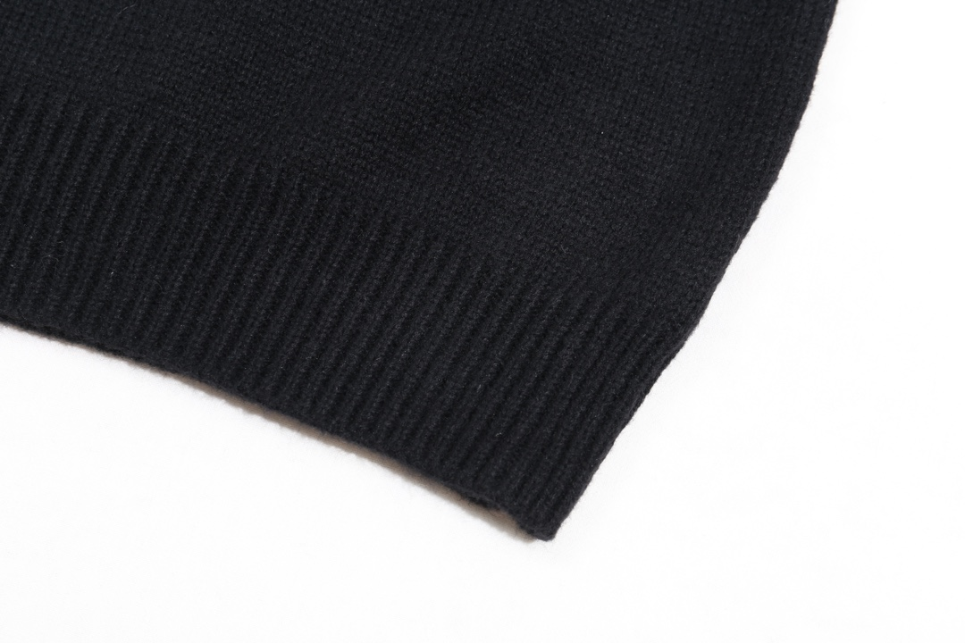 【OFF-WHITE   公式旗艦店】OFF-WHITE   セーター好評に付き再入荷！250109