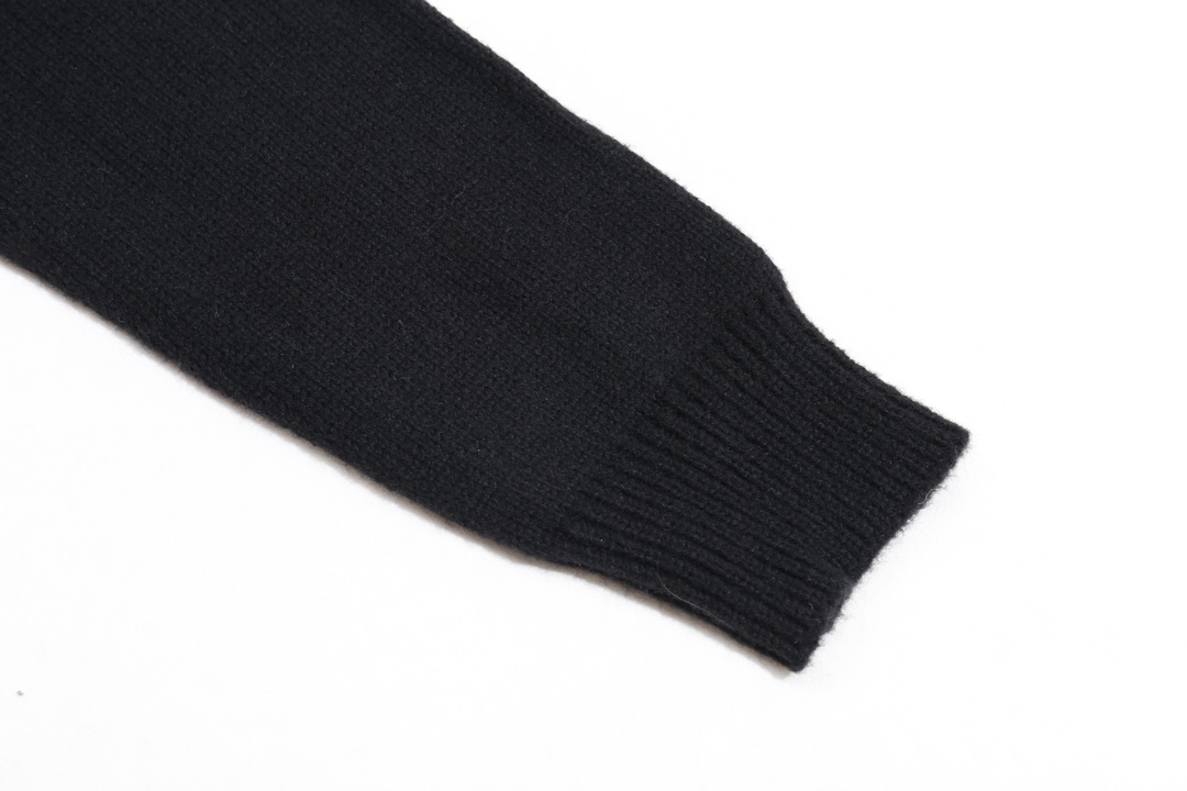 【OFF-WHITE   公式旗艦店】OFF-WHITE   セーター好評に付き再入荷！250109