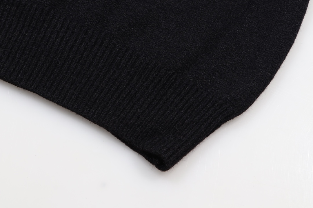 【OFF-WHITE   公式旗艦店】OFF-WHITE   セーター好評に付き再入荷！250109