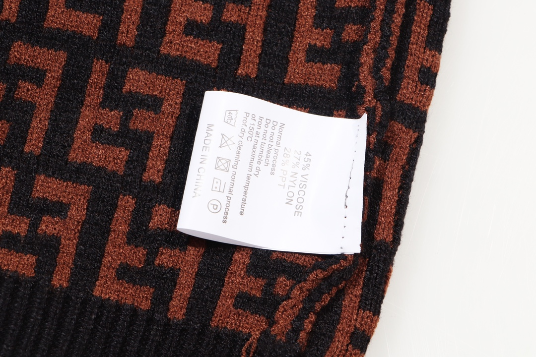 【FENDI  公式旗艦店】フェンディ  セーター好評に付き再入荷！250109