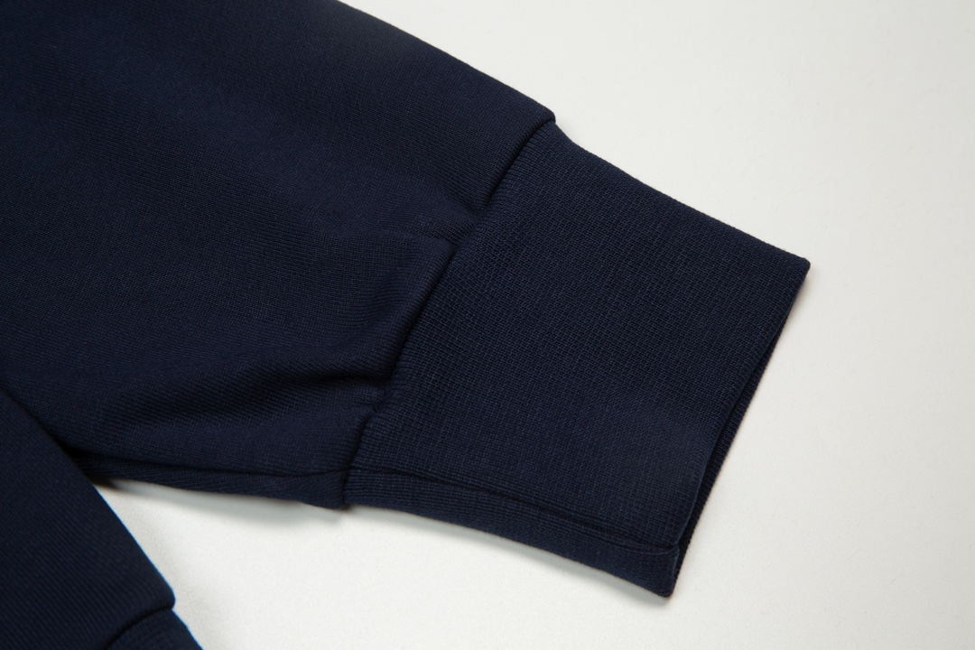 LV【LOUIS VUITTON  公式旗艦店】ルイヴィトン 丸首の衛衣 スウェット ご好評に付き再入荷！250110