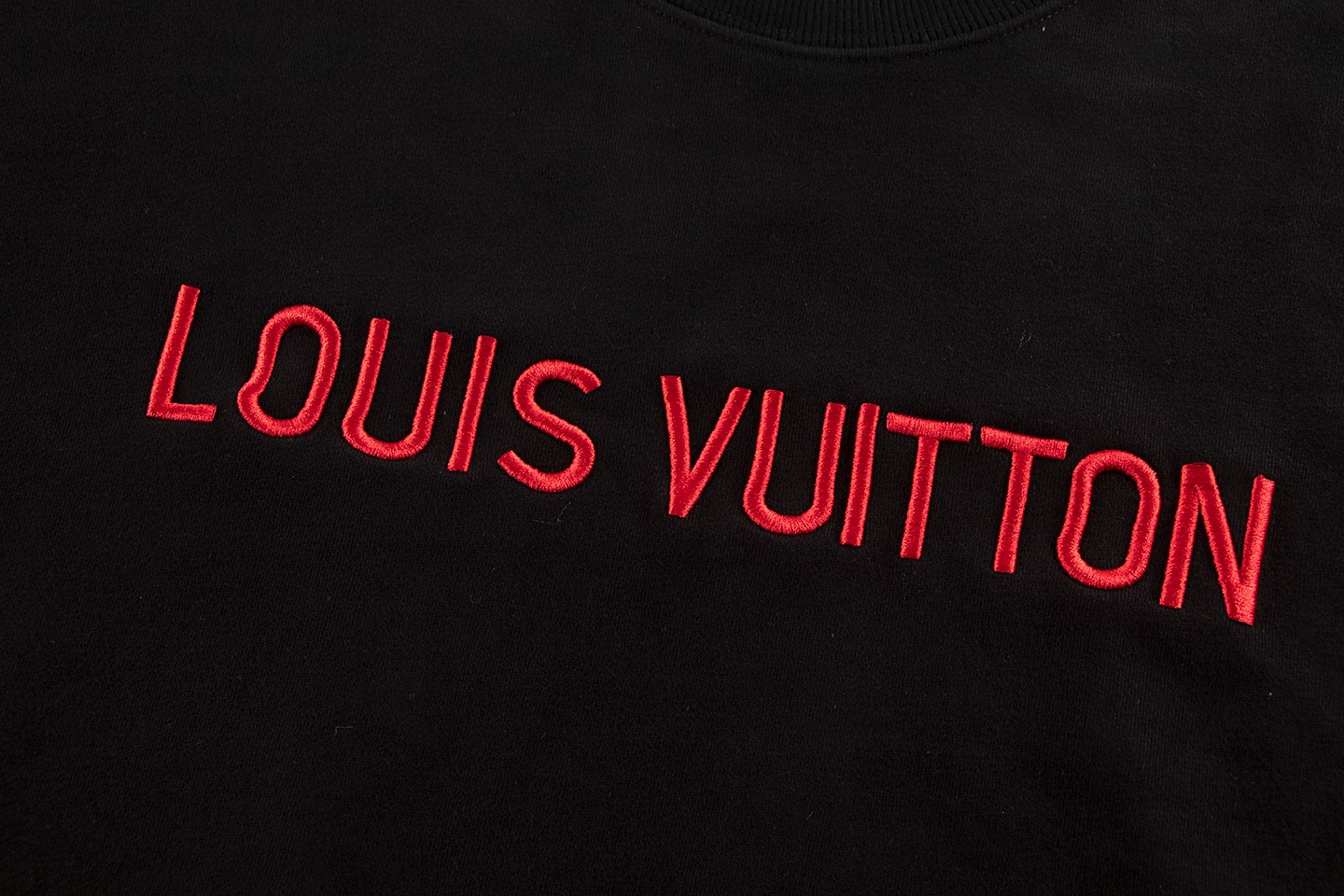 LV【LOUIS VUITTON  公式旗艦店】ルイヴィトン 丸首の衛衣 スウェット ご好評に付き再入荷！250110