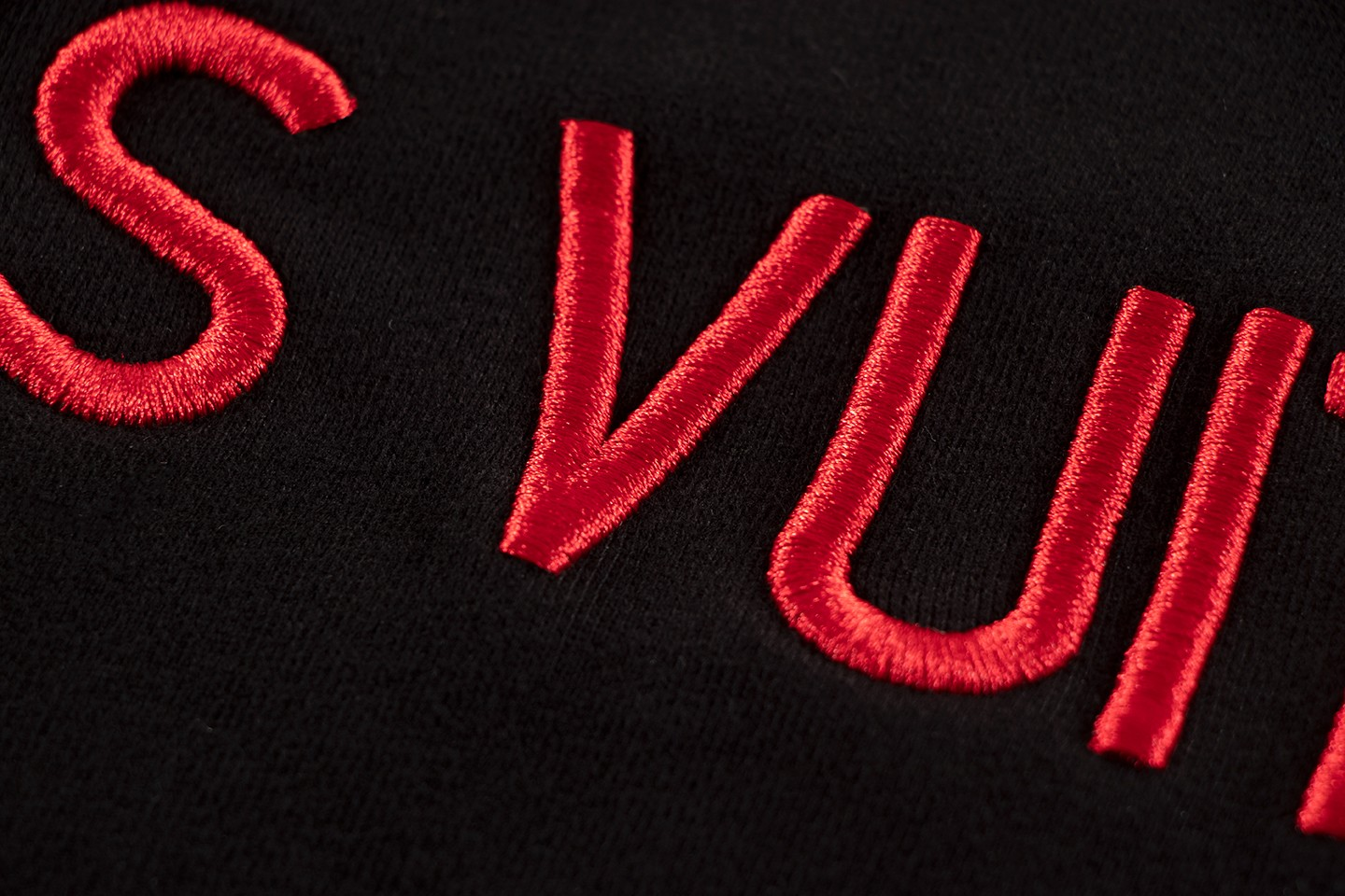 LV【LOUIS VUITTON  公式旗艦店】ルイヴィトン 丸首の衛衣 スウェット ご好評に付き再入荷！250110