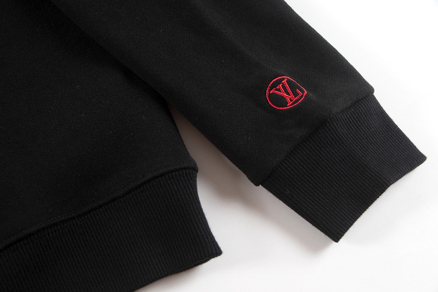 LV【LOUIS VUITTON  公式旗艦店】ルイヴィトン 丸首の衛衣 スウェット ご好評に付き再入荷！250110