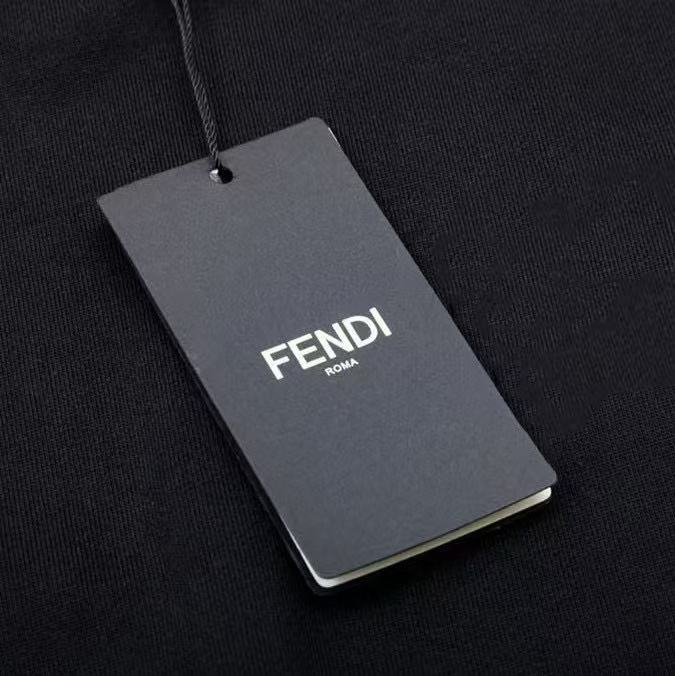 【FENDI 公式旗艦店】フェンディ  丸首の衛衣 スウェットご好評に付き再入荷！250110