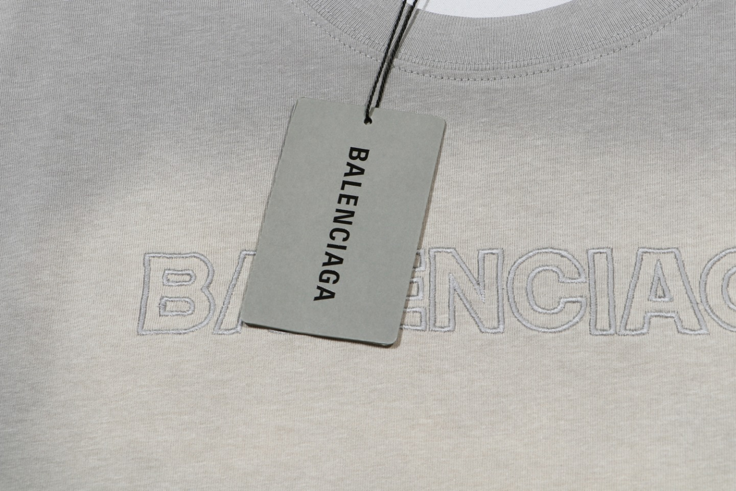 【BALENCIAGA 公式旗艦店】 バレンシアガ   Tシャツ ご好評に付き再入荷！250210