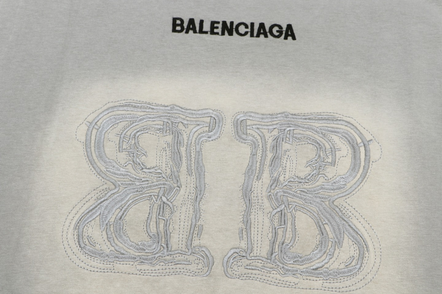 【BALENCIAGA 公式旗艦店】 バレンシアガ   Tシャツ ご好評に付き再入荷！250210