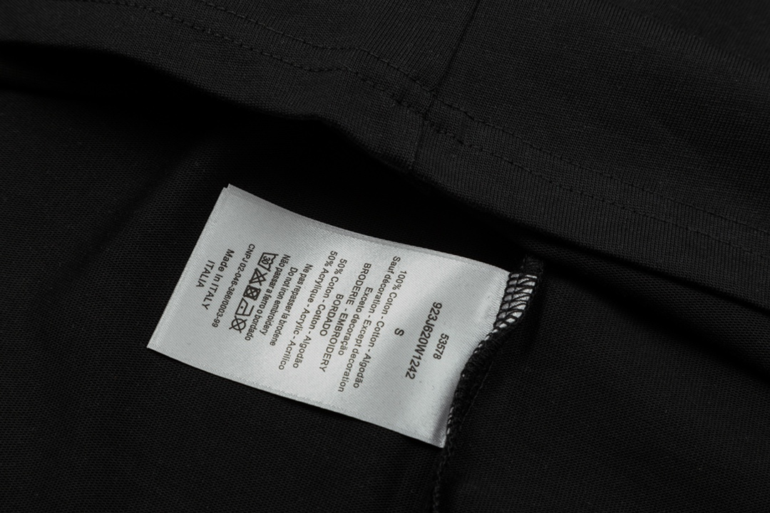 【DIOR 公式旗艦店】ディオール   Tシャツ ご好評に付き再入荷 250210