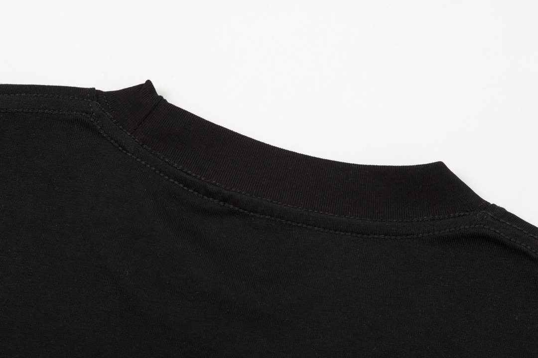 【DIOR 公式旗艦店】ディオール   Tシャツ ご好評に付き再入荷 250210