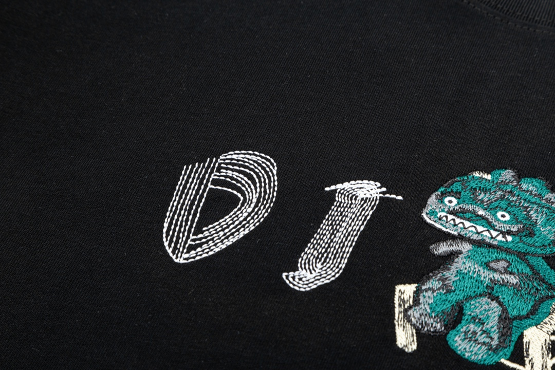 【DIOR 公式旗艦店】ディオール   Tシャツ ご好評に付き再入荷 250210