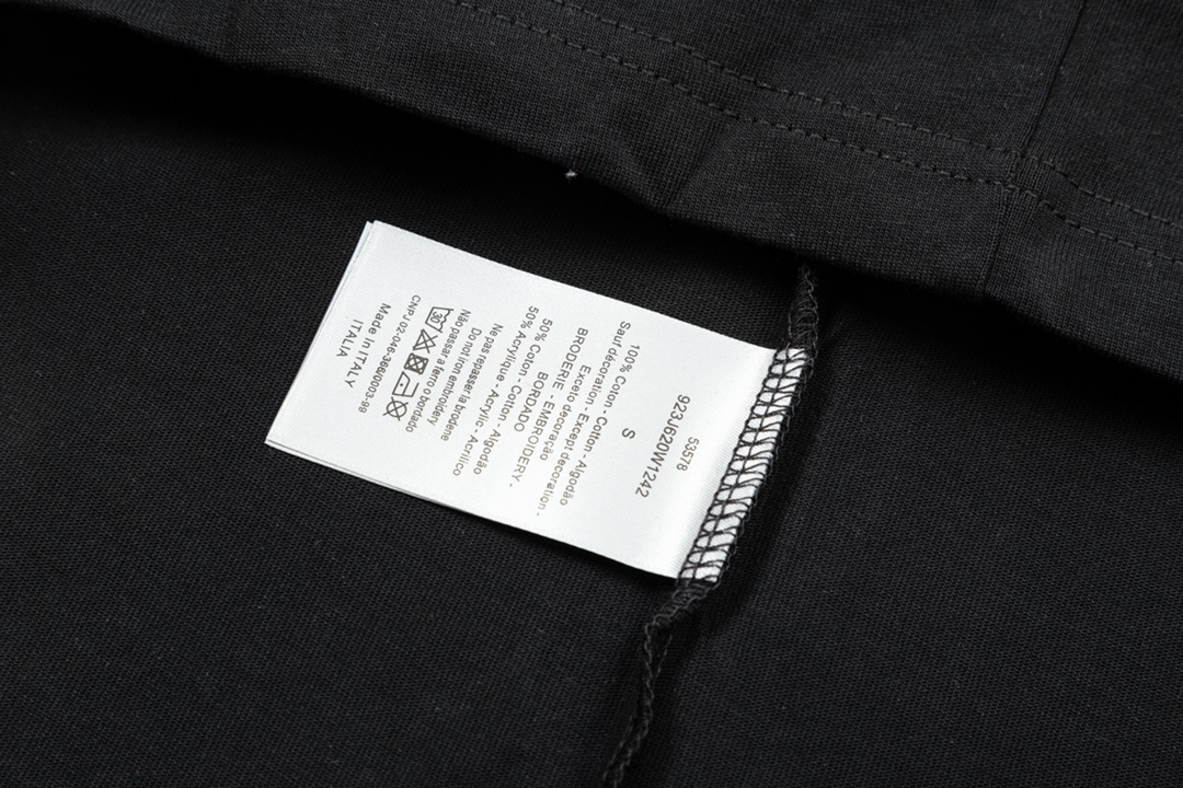 【DIOR 公式旗艦店】ディオール   Tシャツ ご好評に付き再入荷 250210