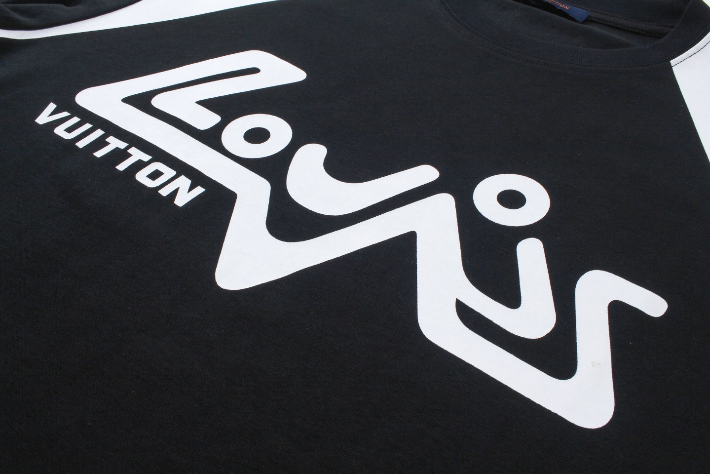 LV【LOUIS VUITTON  公式旗艦店】ルイヴィトン   Tシャツ ご好評に付き再入荷！250211