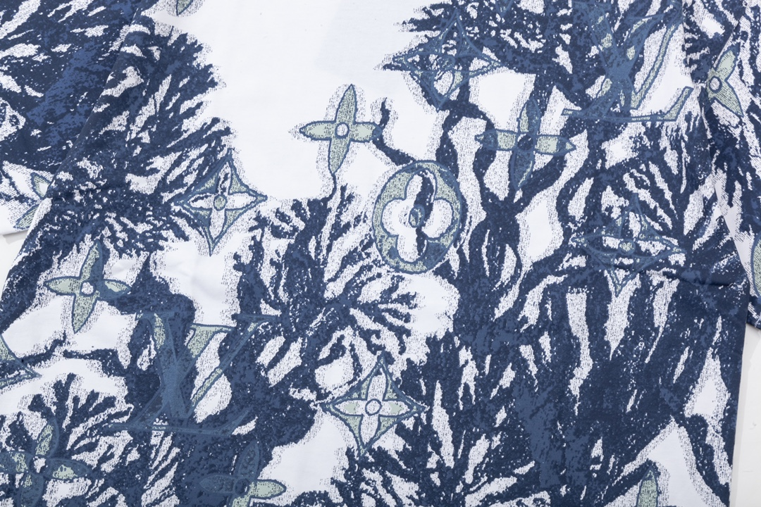 LV【LOUIS VUITTON  公式旗艦店】ルイヴィトン   Tシャツ ご好評に付き再入荷！250211