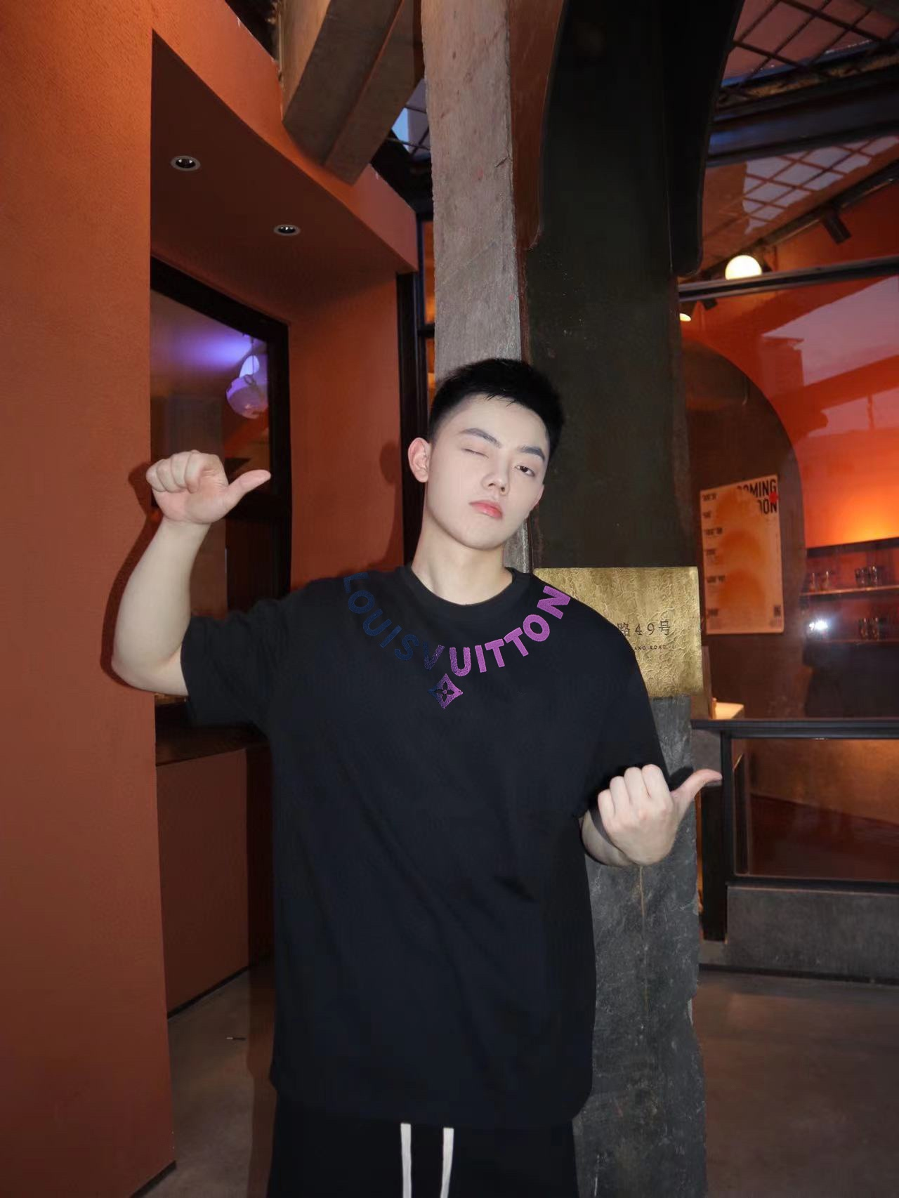 LV【LOUIS VUITTON  公式旗艦店】ルイヴィトン   Tシャツ ご好評に付き再入荷！250211