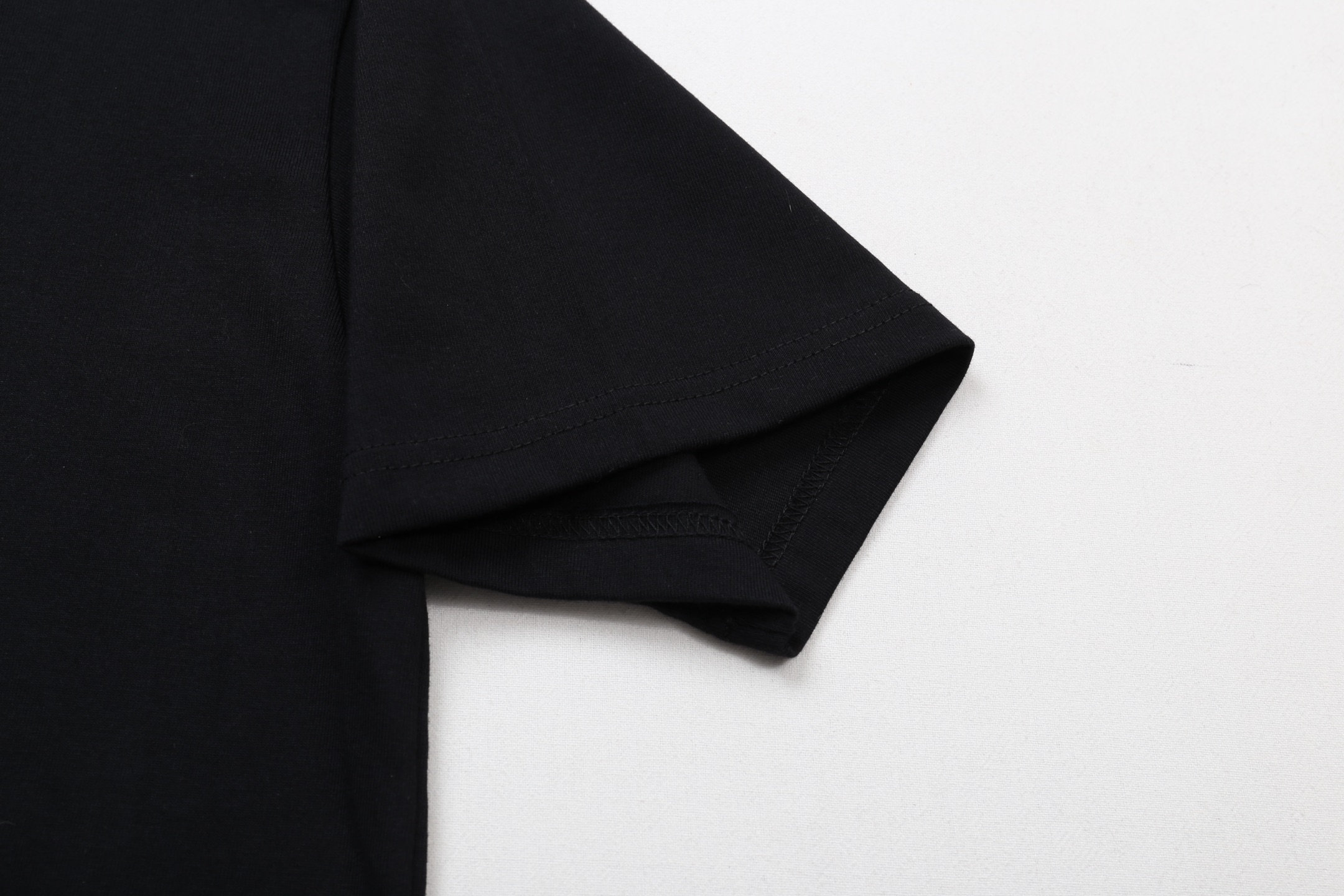 【BURBERRY  公式旗艦店】バーバリー  Tシャツ ご好評に付き再入荷 250211