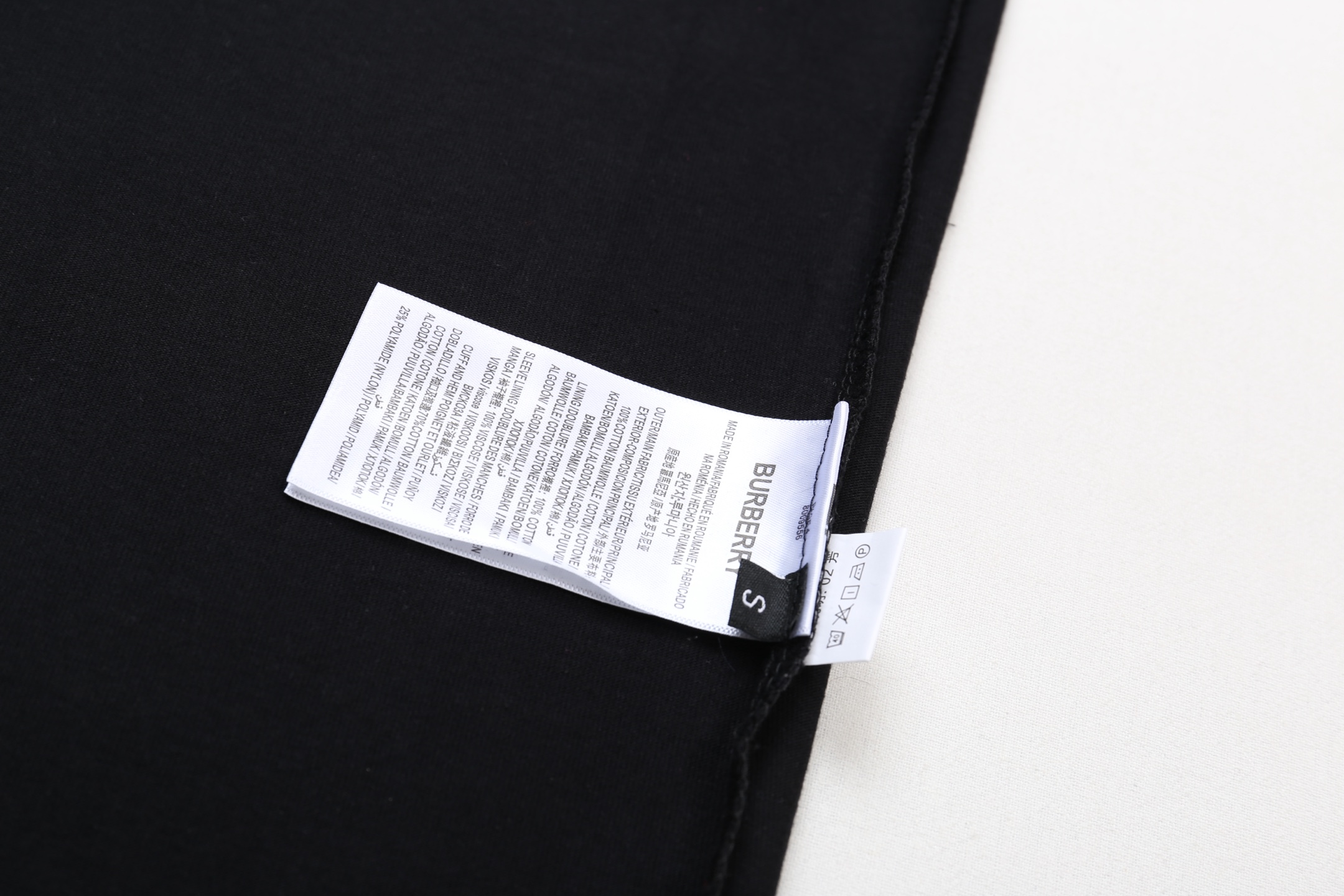 【BURBERRY  公式旗艦店】バーバリー  Tシャツ ご好評に付き再入荷 250211