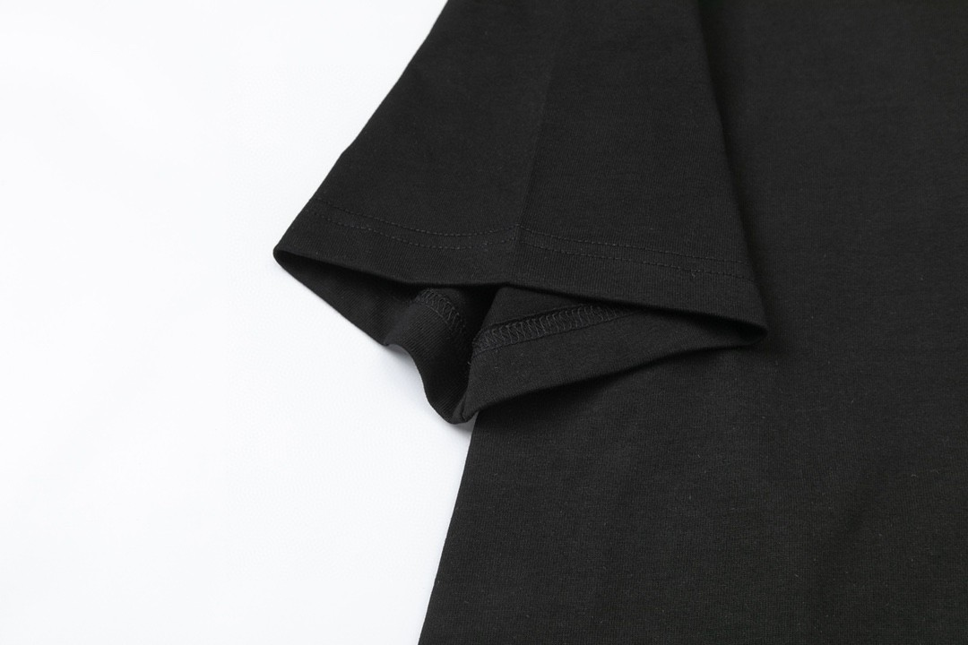 【BURBERRY  公式旗艦店】バーバリー  Tシャツ ご好評に付き再入荷 250211