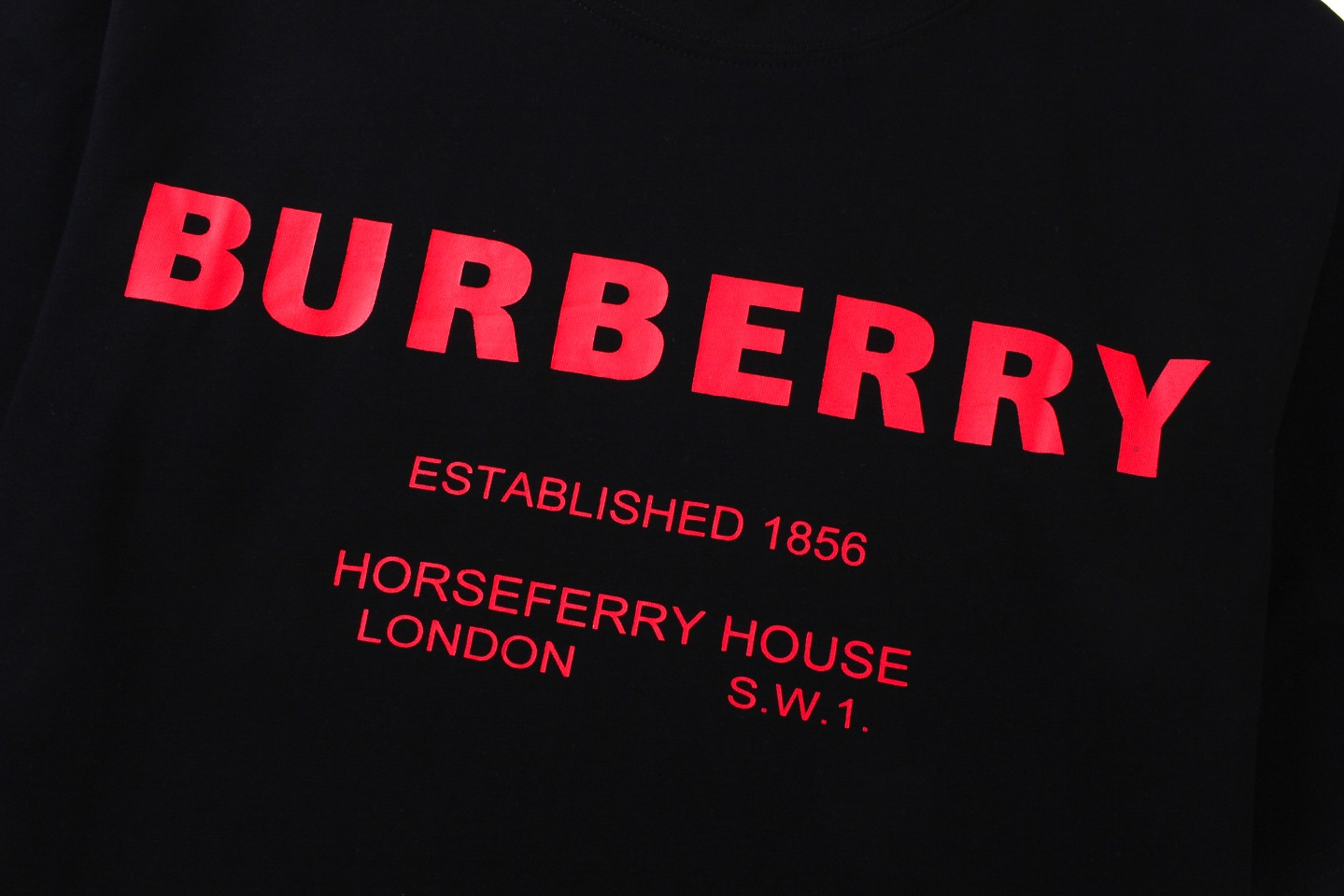 【BURBERRY  公式旗艦店】バーバリー  Tシャツ ご好評に付き再入荷 250211