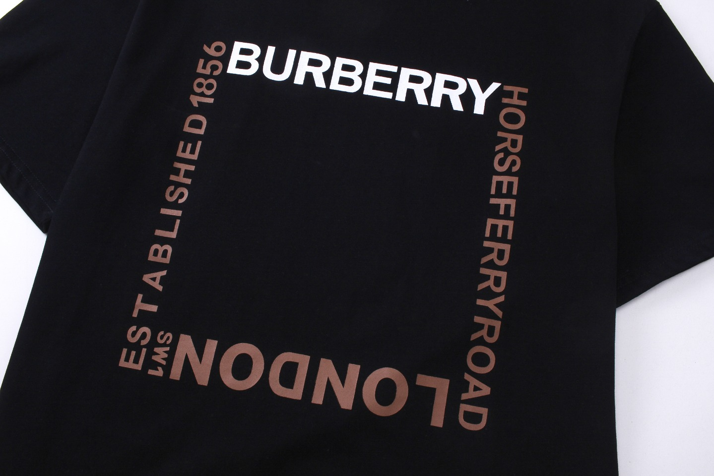 【BURBERRY  公式旗艦店】バーバリー  Tシャツ ご好評に付き再入荷 250211
