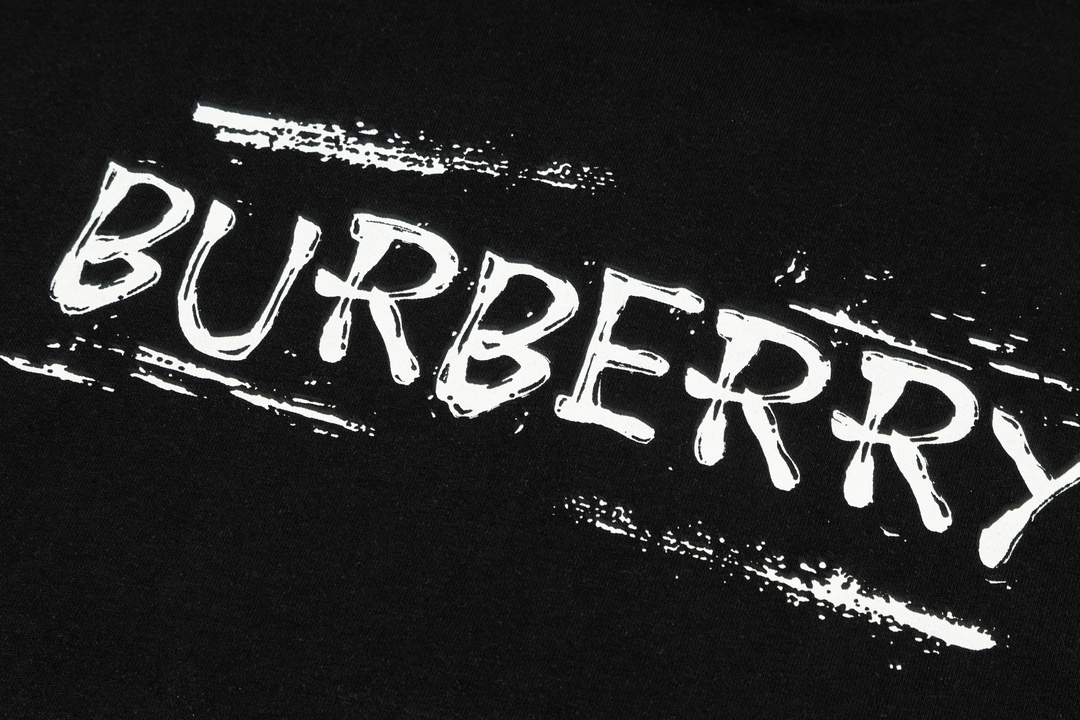 【BURBERRY  公式旗艦店】バーバリー  Tシャツ ご好評に付き再入荷 250211