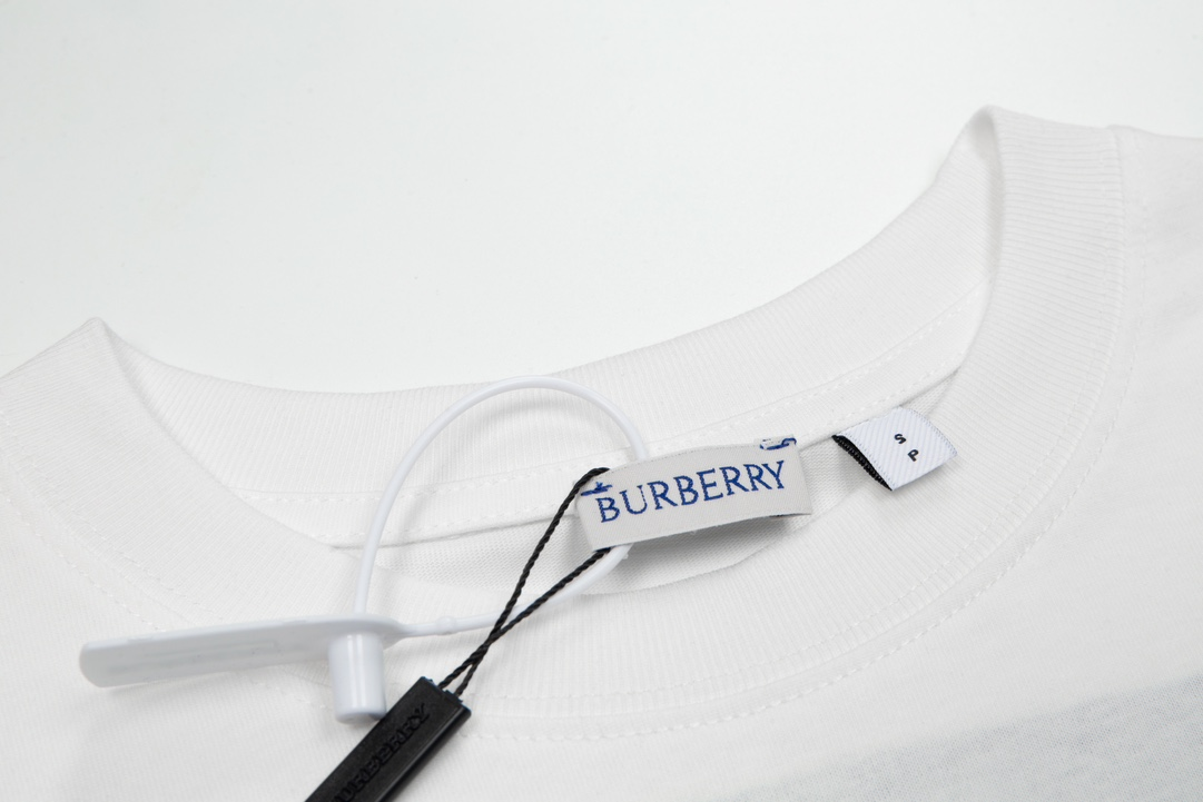 【BURBERRY  公式旗艦店】バーバリー  Tシャツ ご好評に付き再入荷 250211