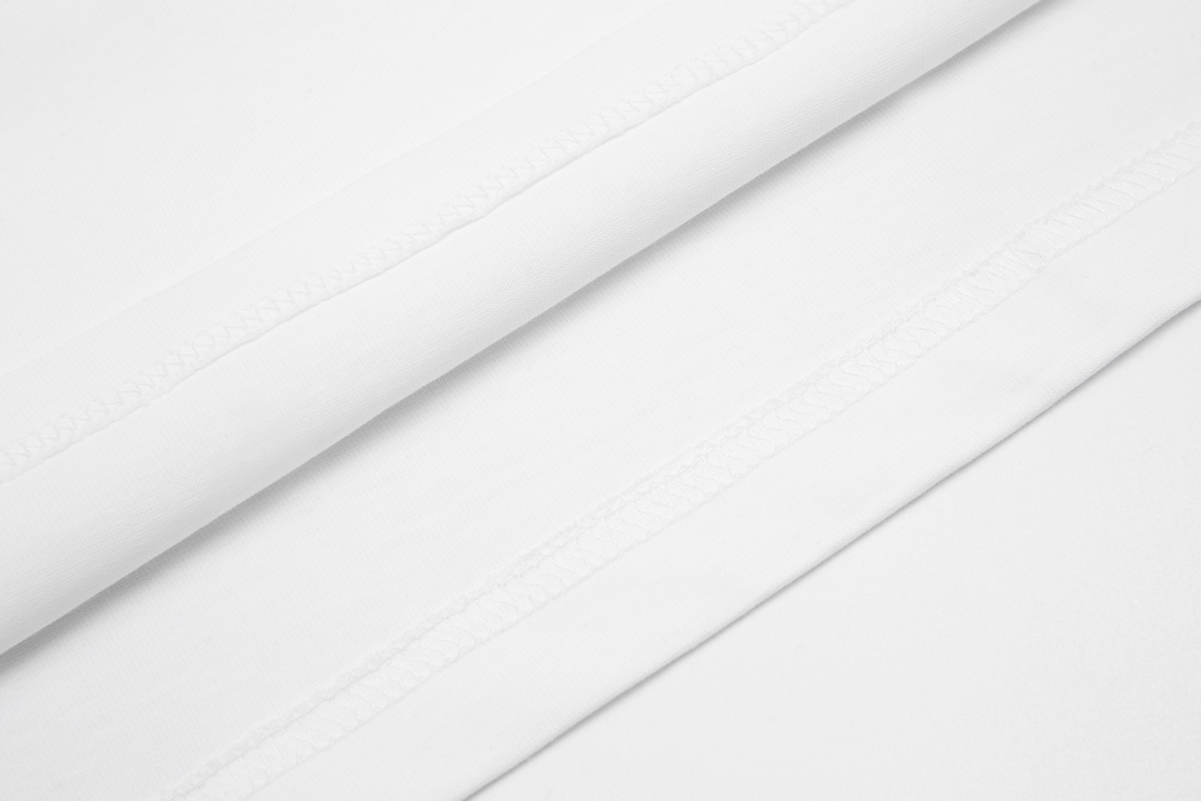 【BURBERRY  公式旗艦店】バーバリー  Tシャツ ご好評に付き再入荷 250211