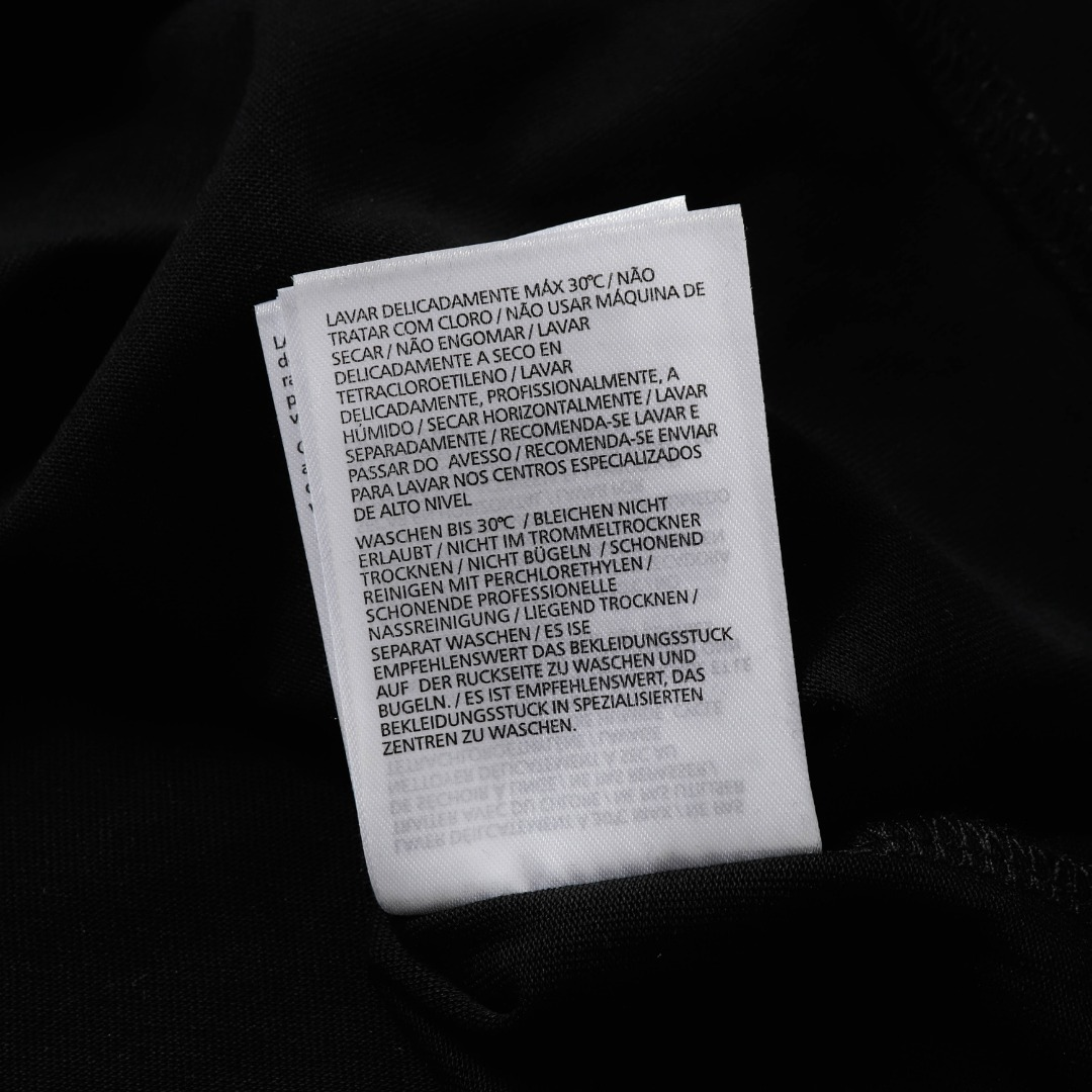 【MONCLER  公式旗艦店】モンクレール   Tシャツご好評に付き再入荷！250212