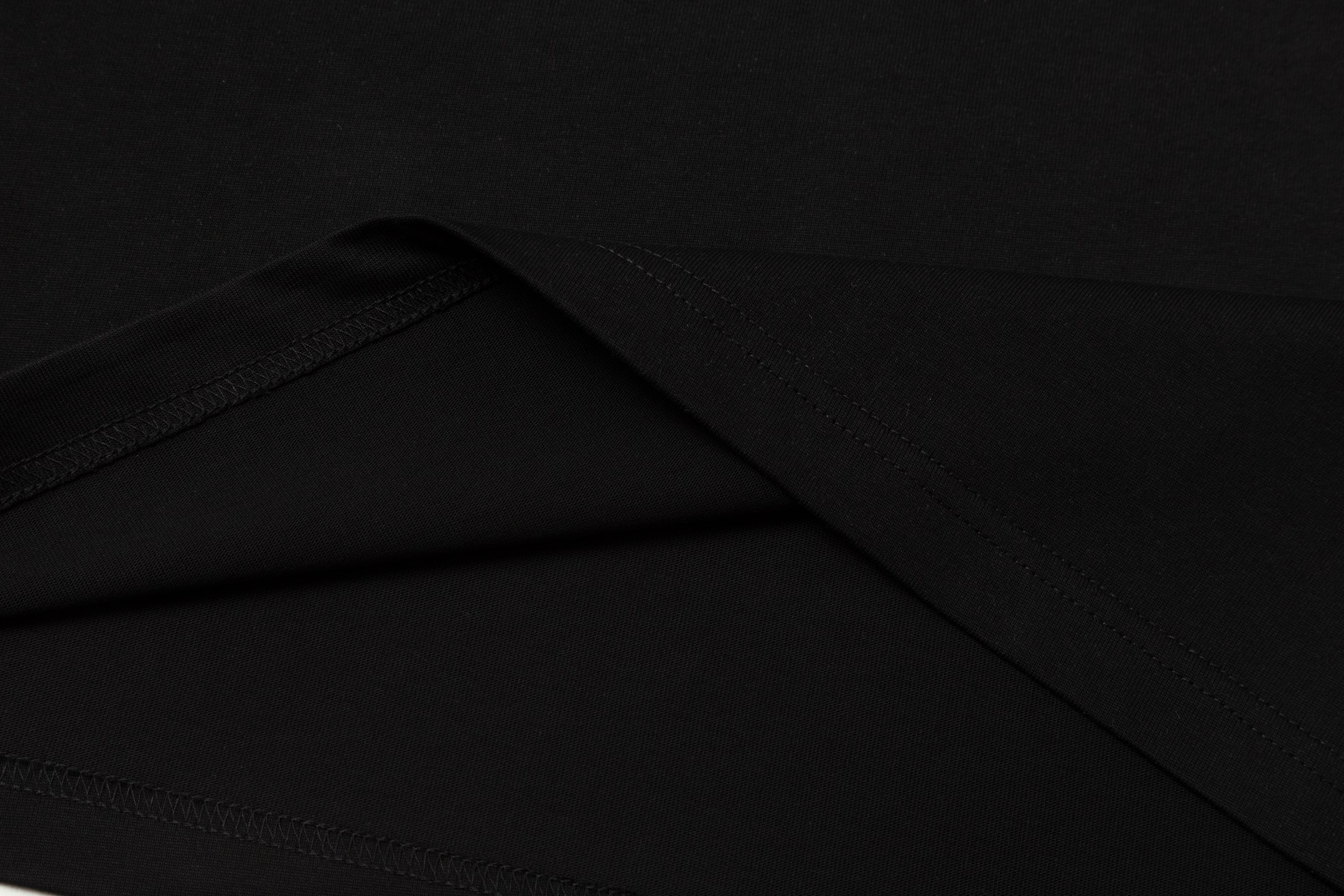 【MONCLER  公式旗艦店】モンクレール   Tシャツご好評に付き再入荷！250212