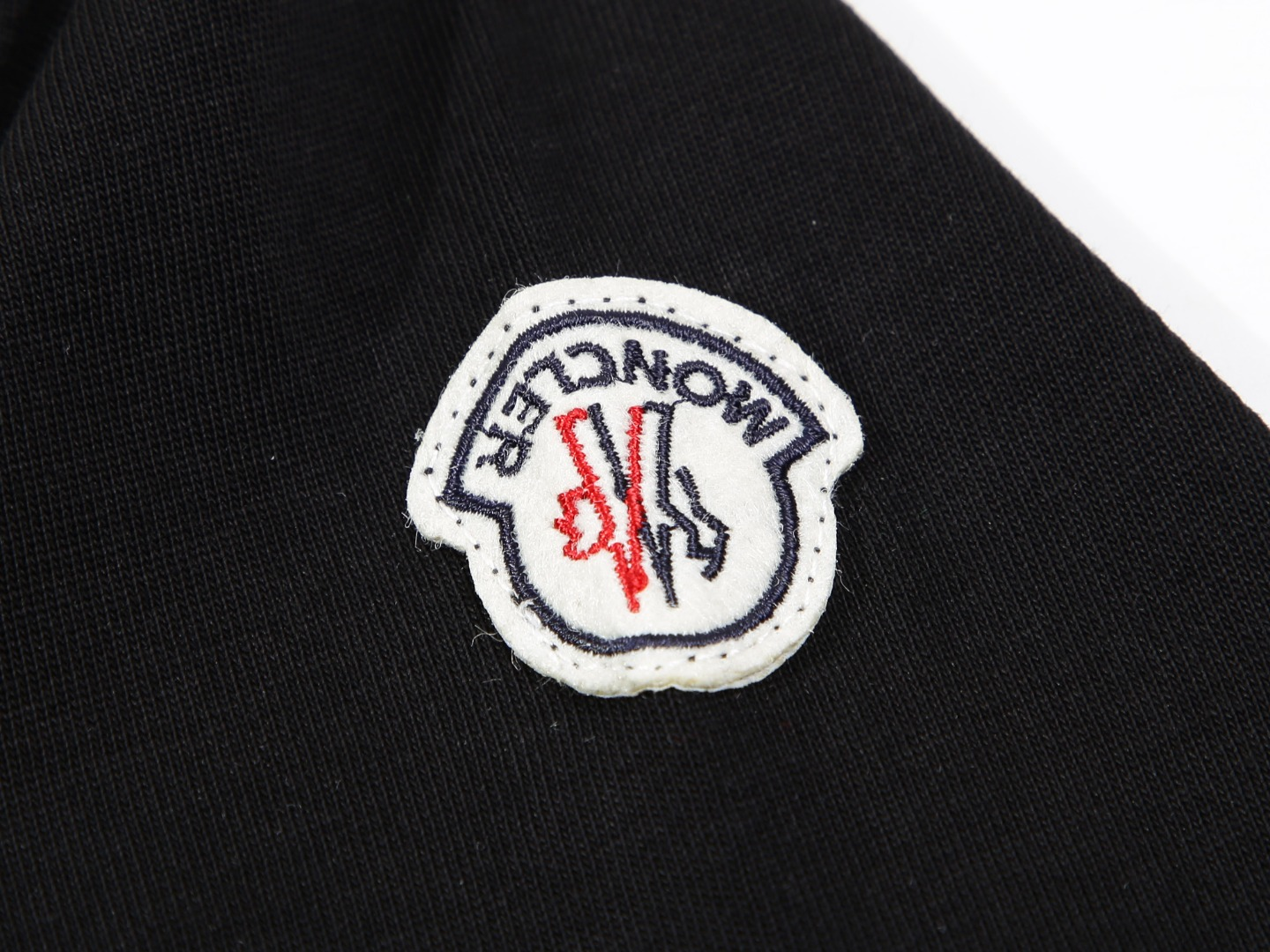 【MONCLER  公式旗艦店】モンクレール   Tシャツご好評に付き再入荷！250212