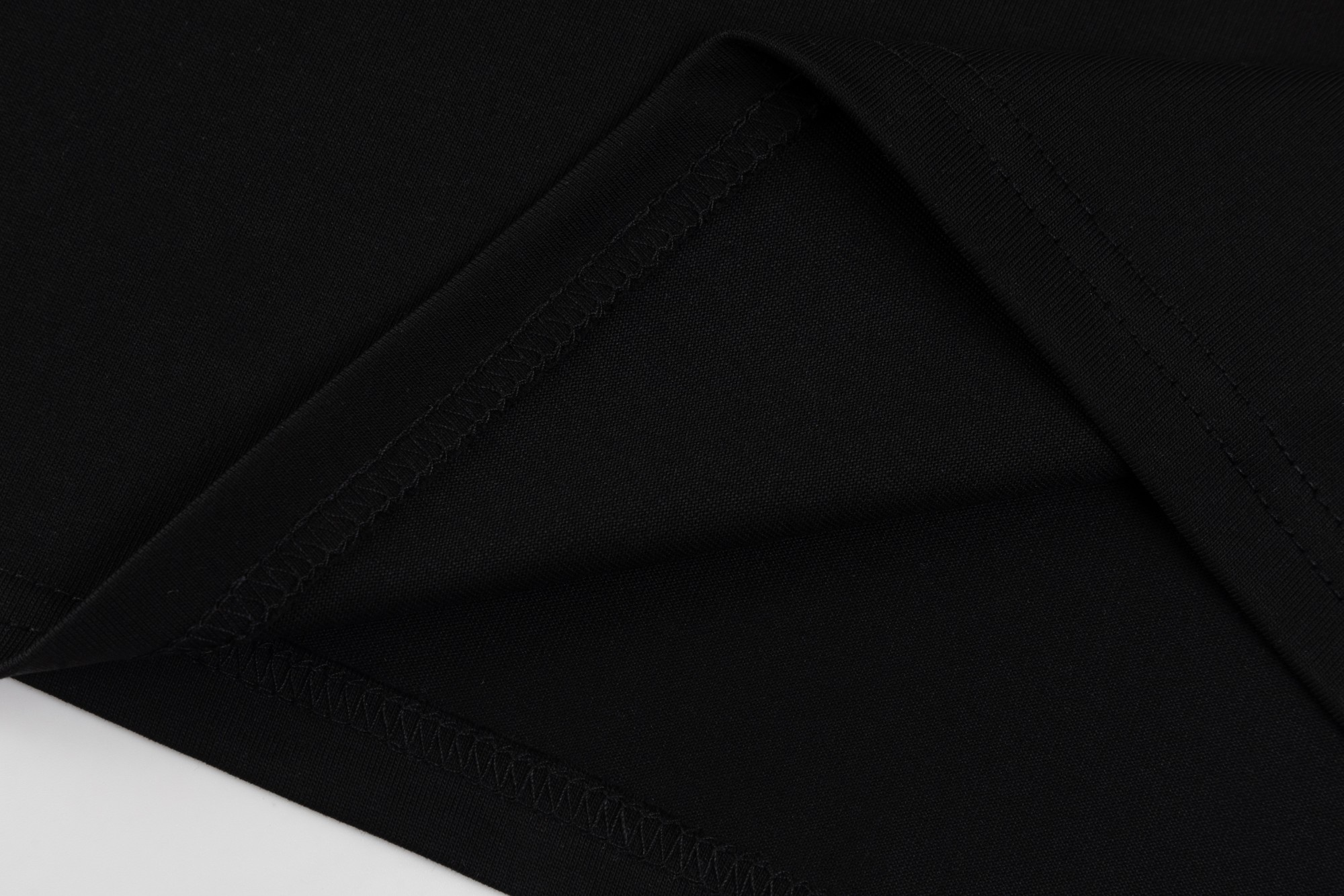 【CHROME HEARTS  公式旗艦店】クロムハーツ    Tシャツご好評に付き再入荷！250212