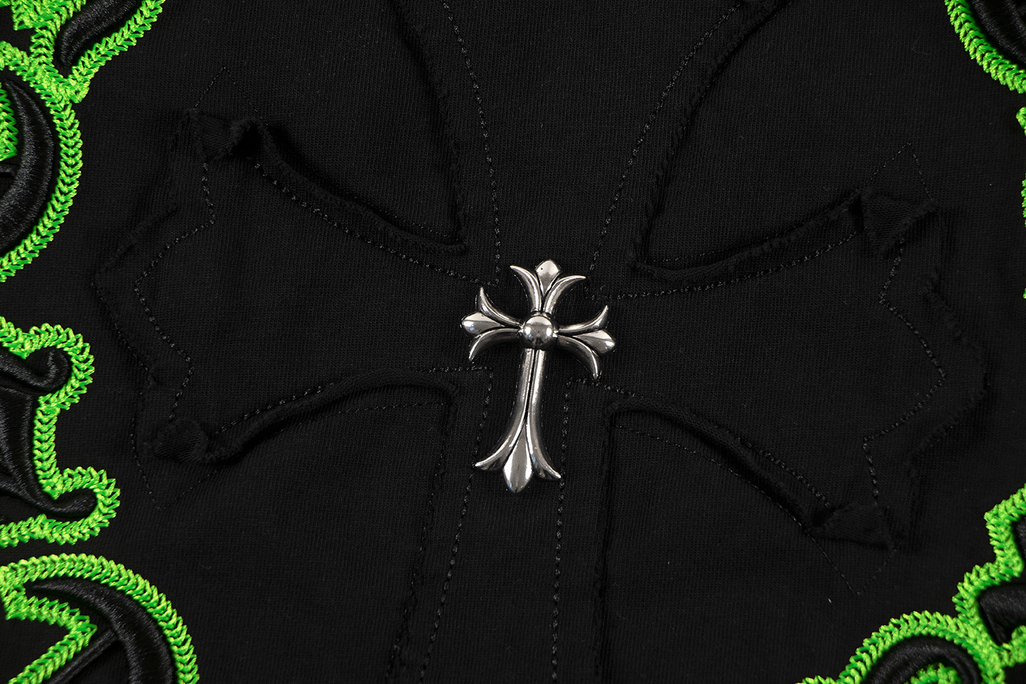 【CHROME HEARTS  公式旗艦店】クロムハーツ    Tシャツご好評に付き再入荷！250212